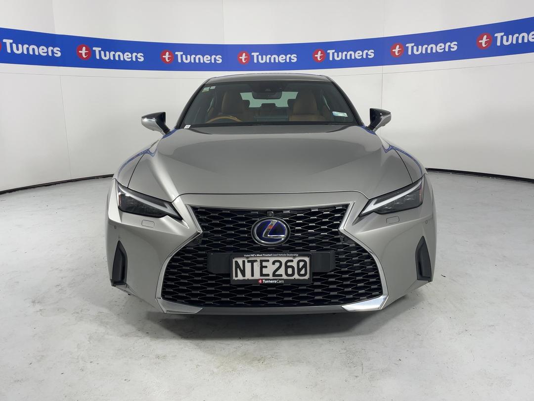 Photo '2' of Lexus IS300H