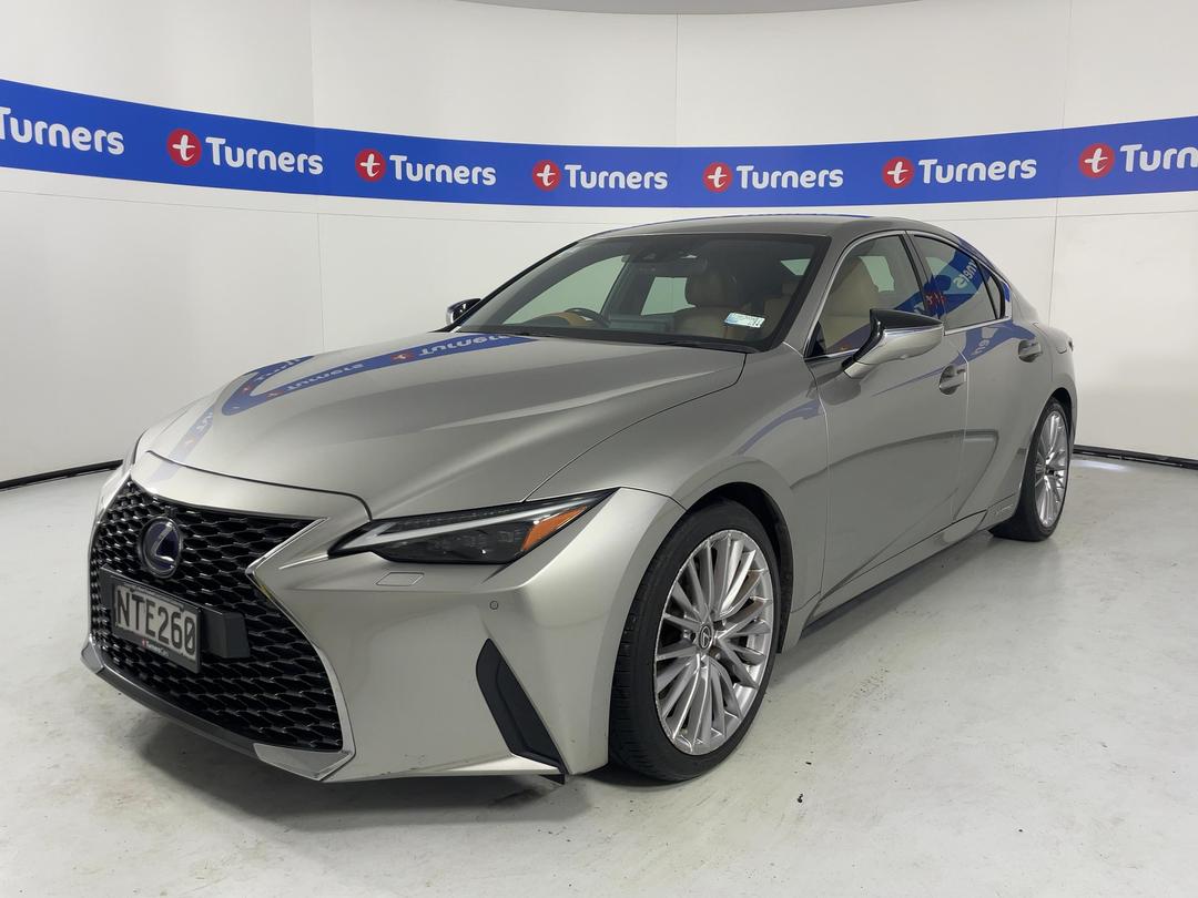 Photo '4' of Lexus IS300H