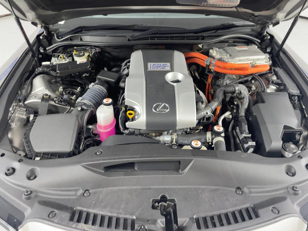 Photo '13' of Lexus IS300H