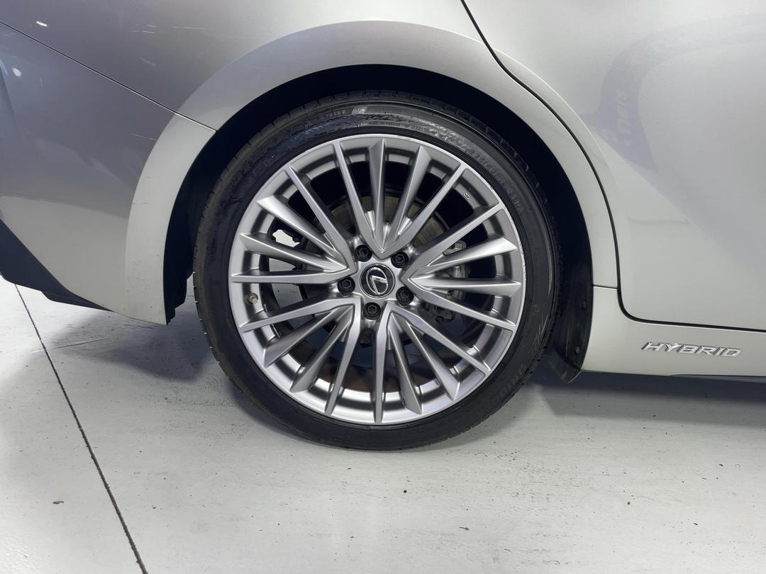 Photo '12' of Lexus IS300H