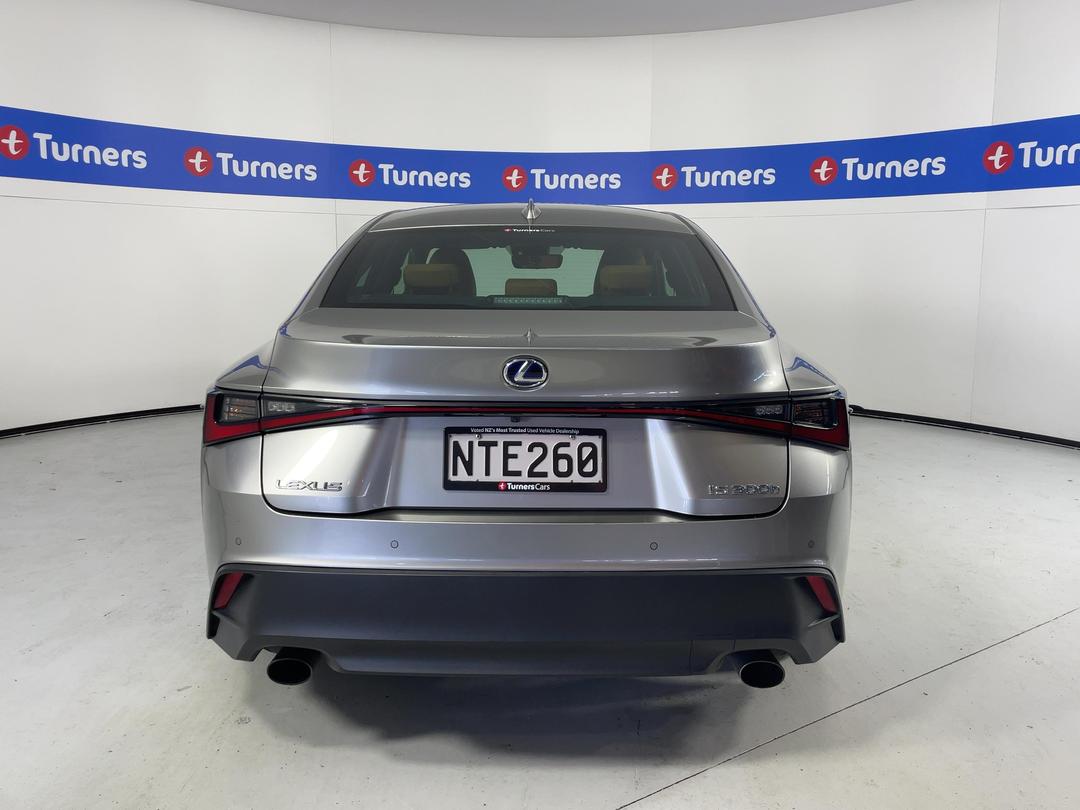Photo '6' of Lexus IS300H