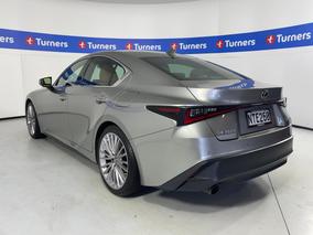 Photo '5' of Lexus IS300H