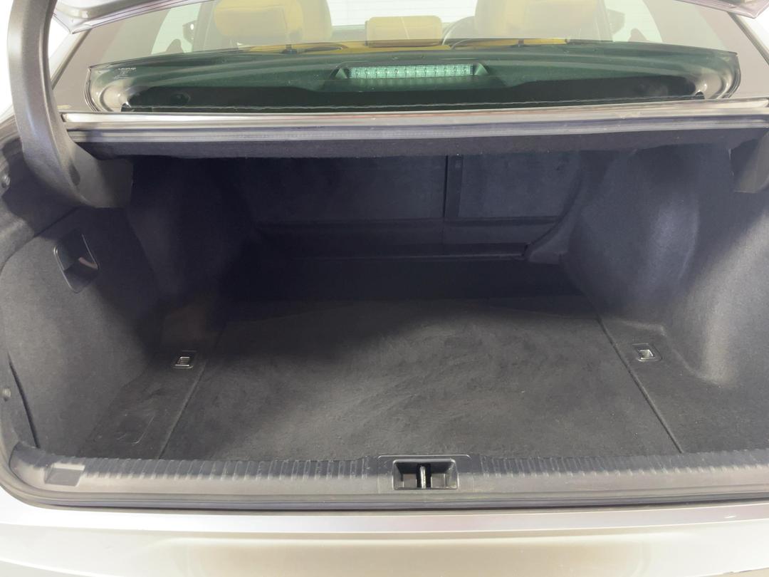 Photo '14' of Lexus IS300H