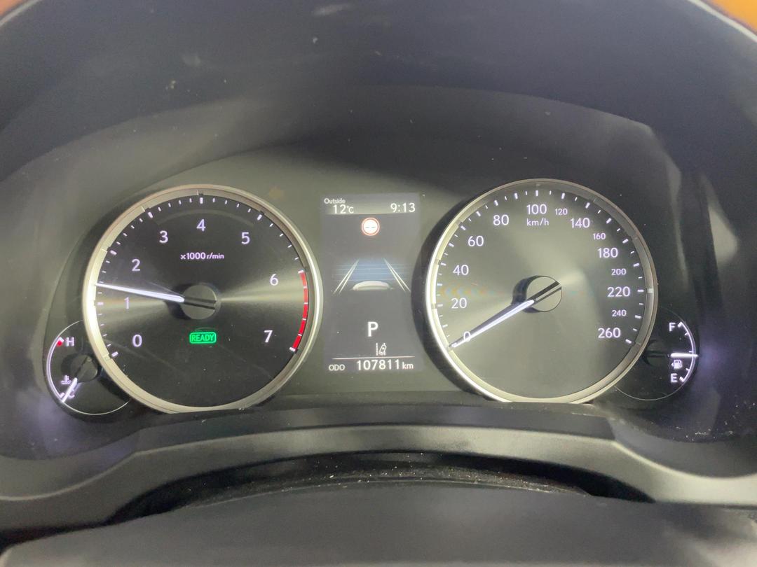 Photo '21' of Lexus IS300H