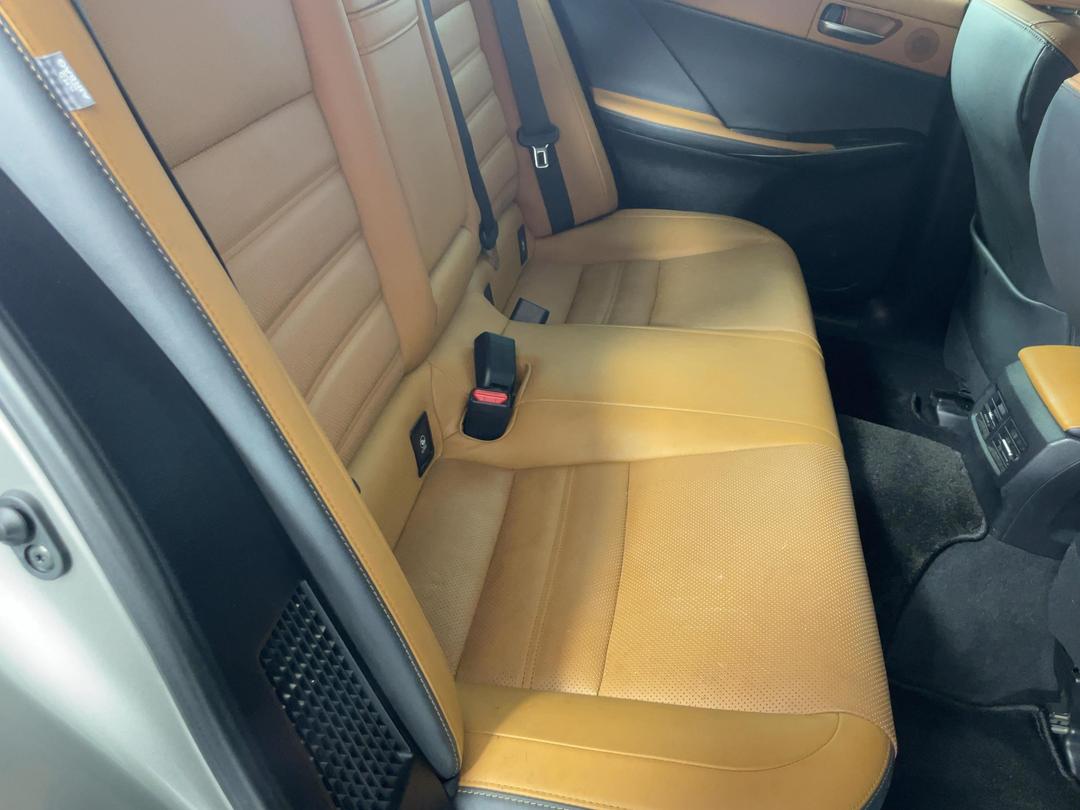 Photo '20' of Lexus IS300H
