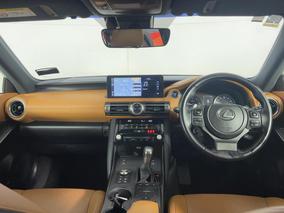 Photo '17' of Lexus IS300H