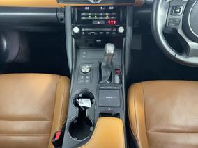 Photo '18' of Lexus IS300H