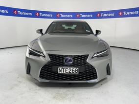 Photo '2' of Lexus IS300H