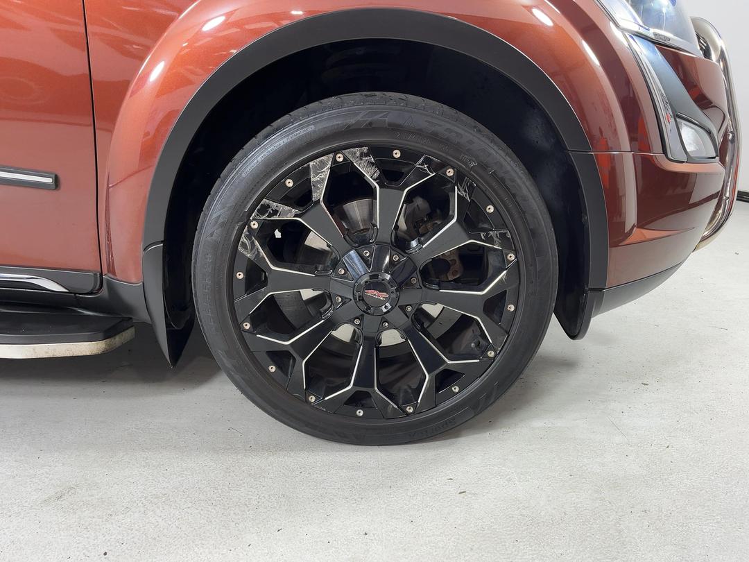 Photo '9' of Mahindra XUV
