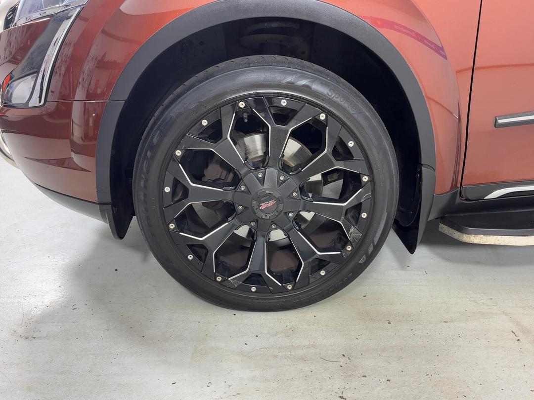 Photo '10' of Mahindra XUV