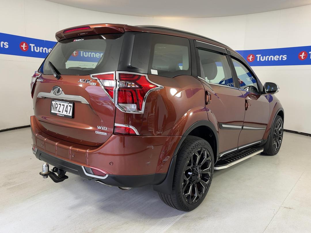 Photo '7' of Mahindra XUV