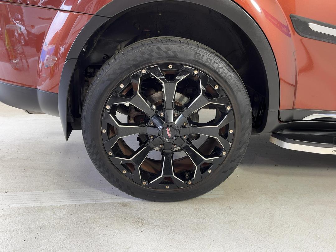 Photo '12' of Mahindra XUV