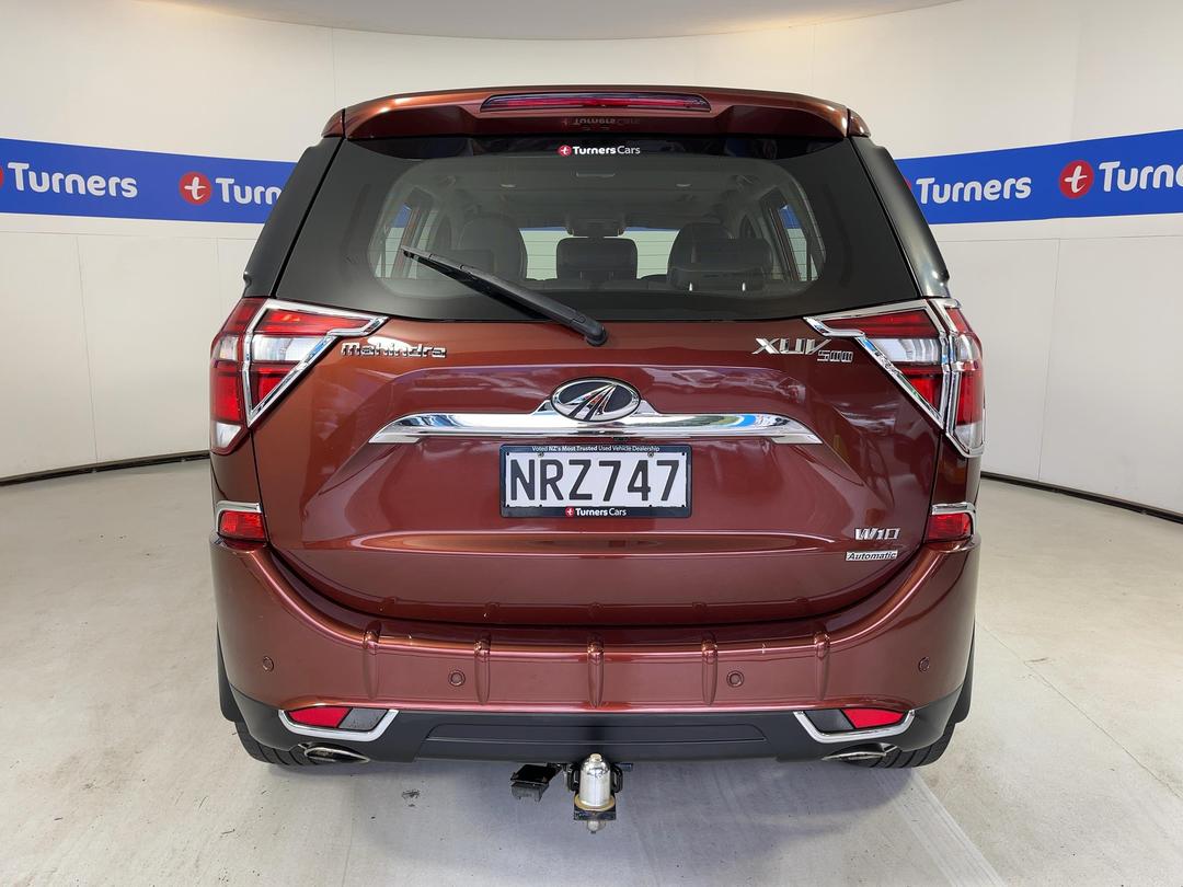 Photo '6' of Mahindra XUV