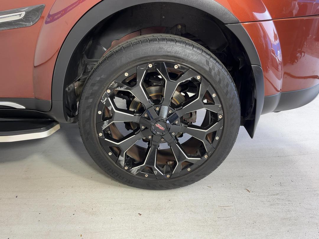 Photo '11' of Mahindra XUV
