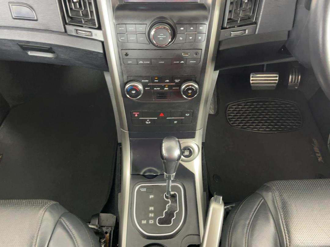 Photo '18' of Mahindra XUV