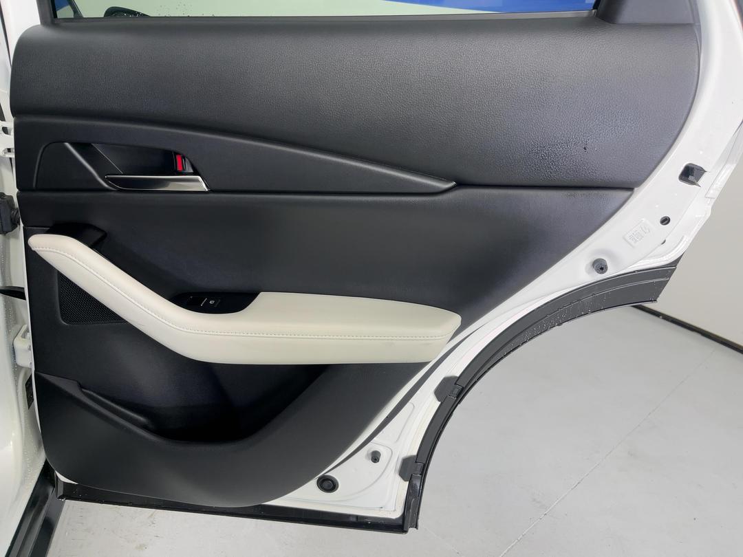 Photo '19' of Mazda CX-30