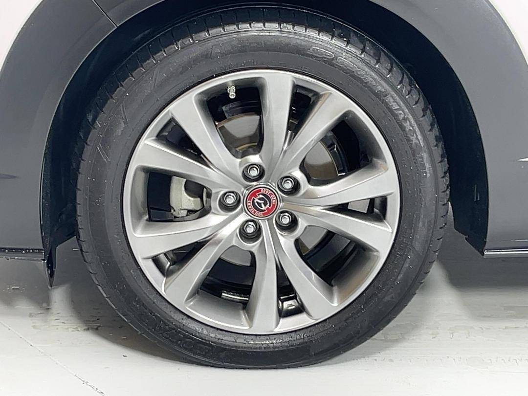 Photo '10' of Mazda CX-30