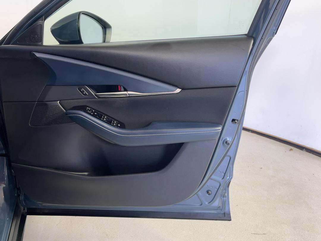 Photo '15' of Mazda CX-30