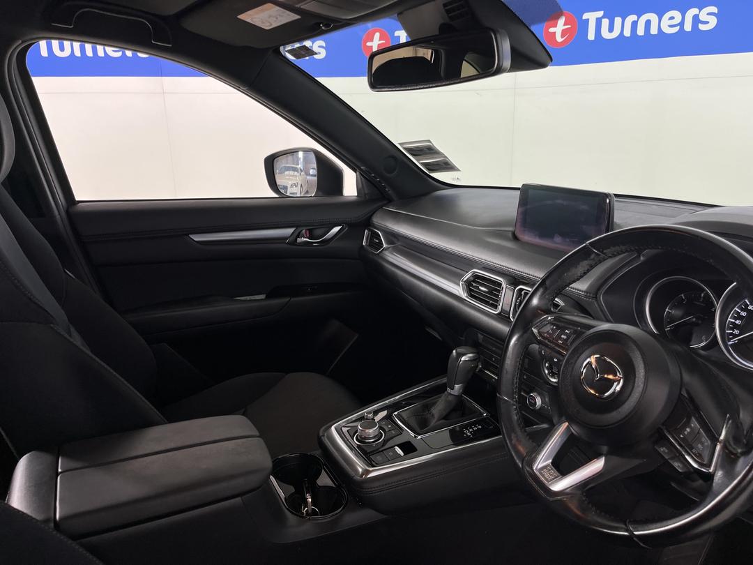 Photo '16' of Mazda CX-8