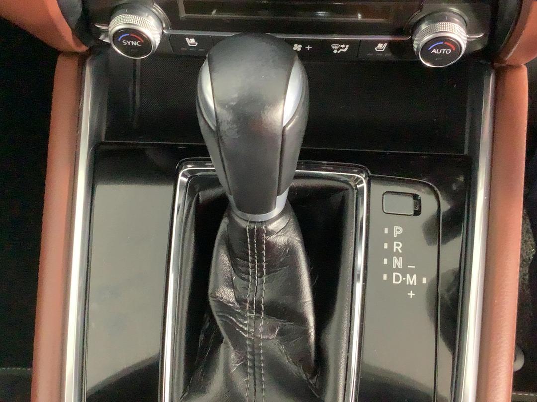 Photo '18' of Mazda CX-8