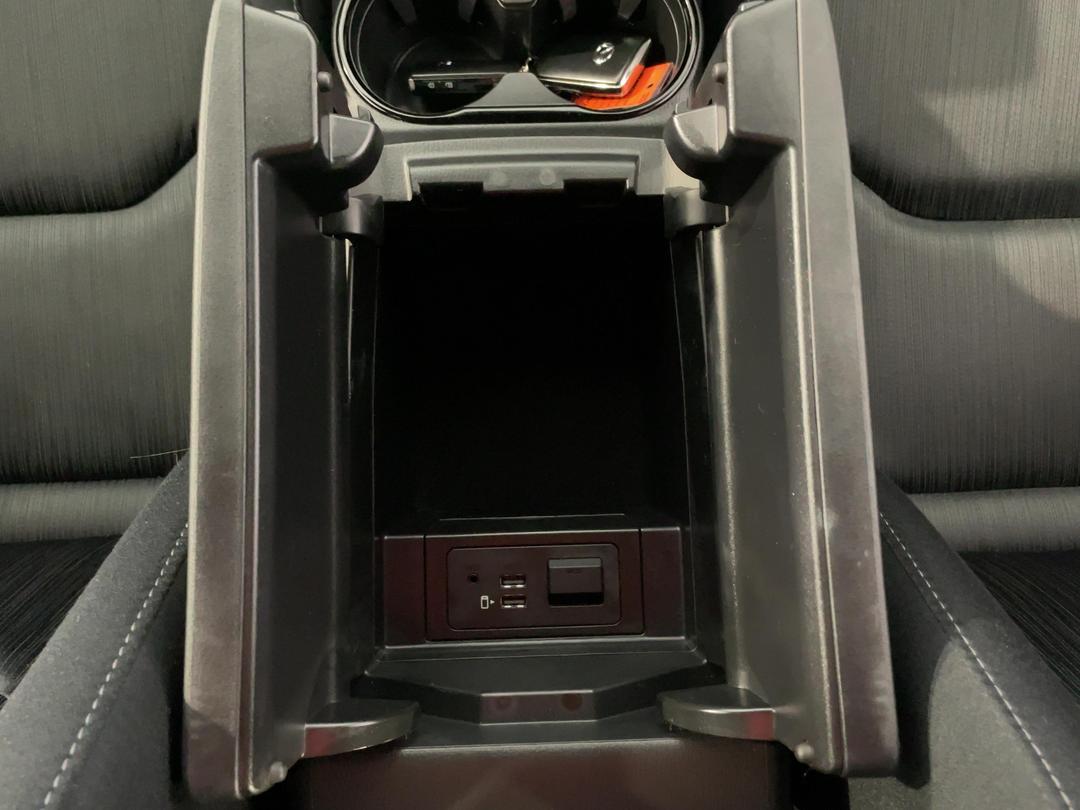 Photo '24' of Mazda CX-8
