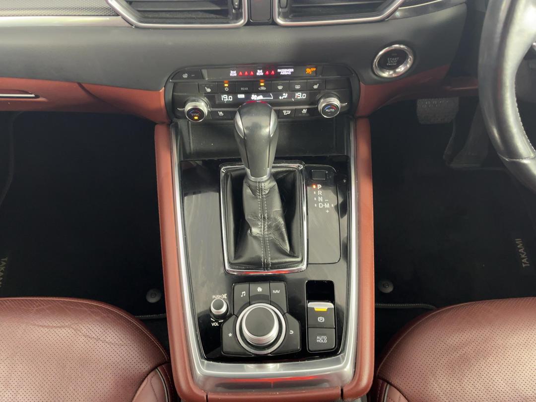 Photo '18' of Mazda CX-8