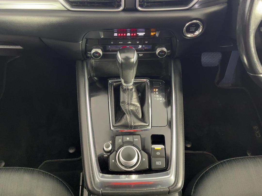 Photo '18' of Mazda CX-8