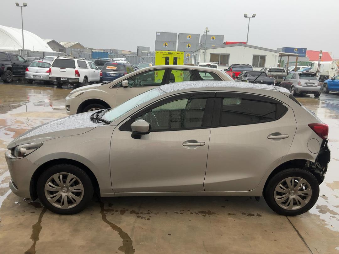 Photo '5' of Mazda Demio Photo '5' of Mazda Demio