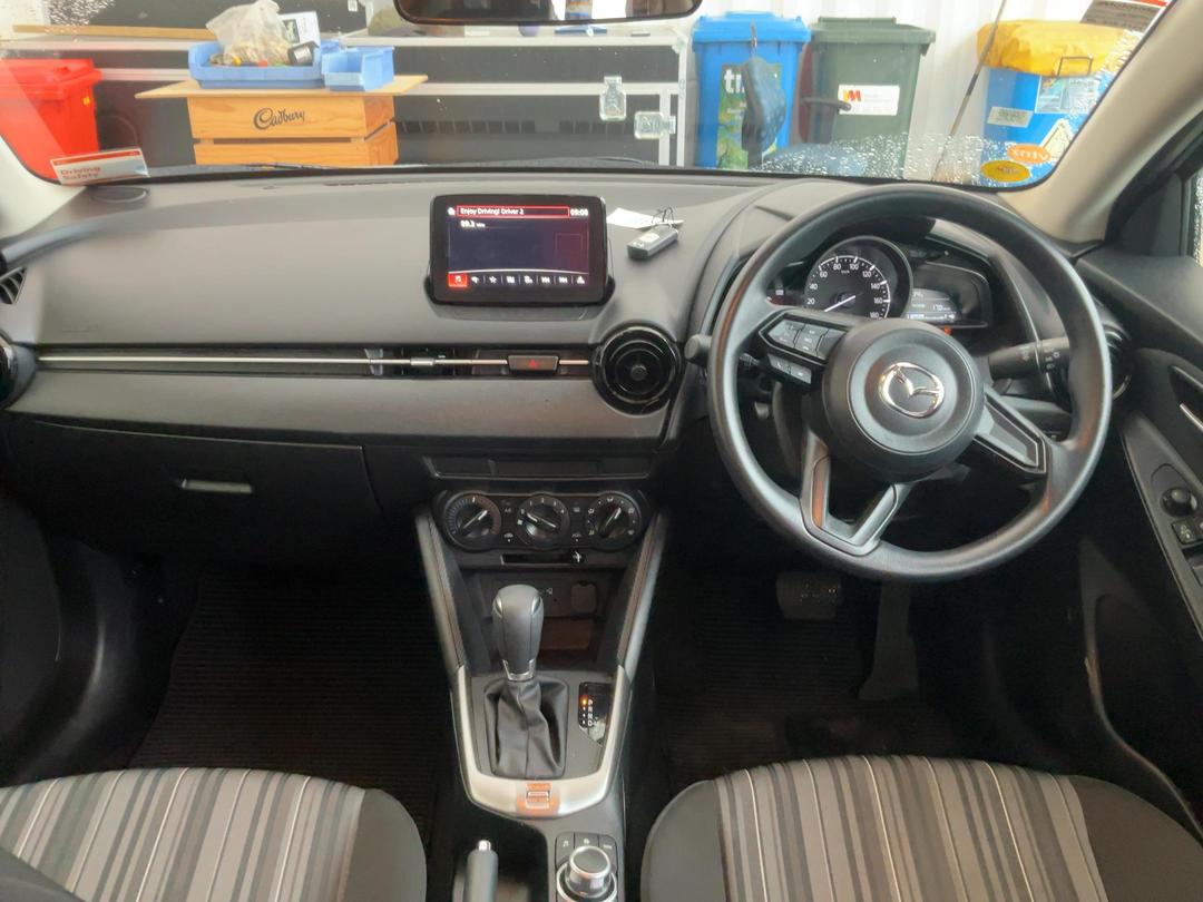 Photo '13' of Mazda Demio Photo '13' of Mazda Demio