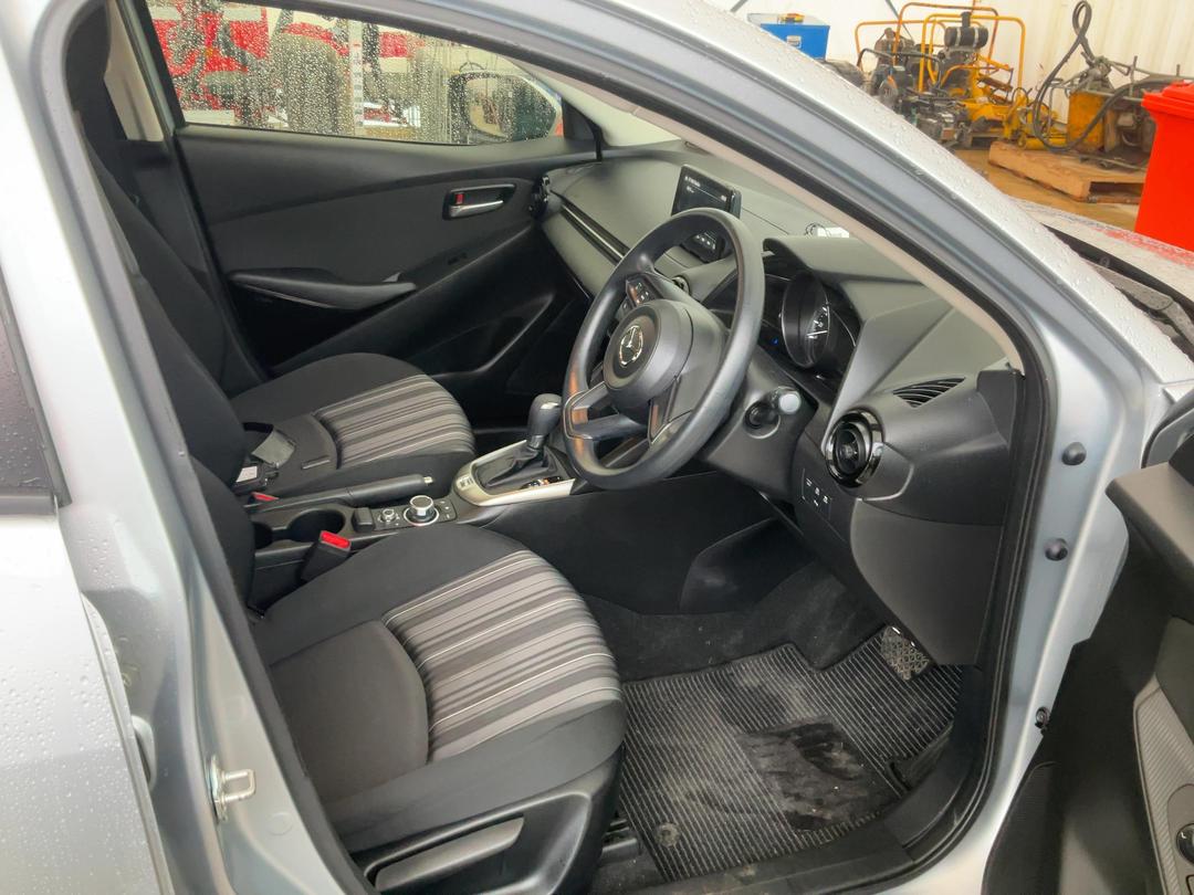 Photo '15' of Mazda Demio Photo '15' of Mazda Demio