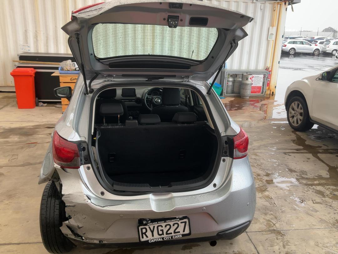 Photo '18' of Mazda Demio Photo '18' of Mazda Demio