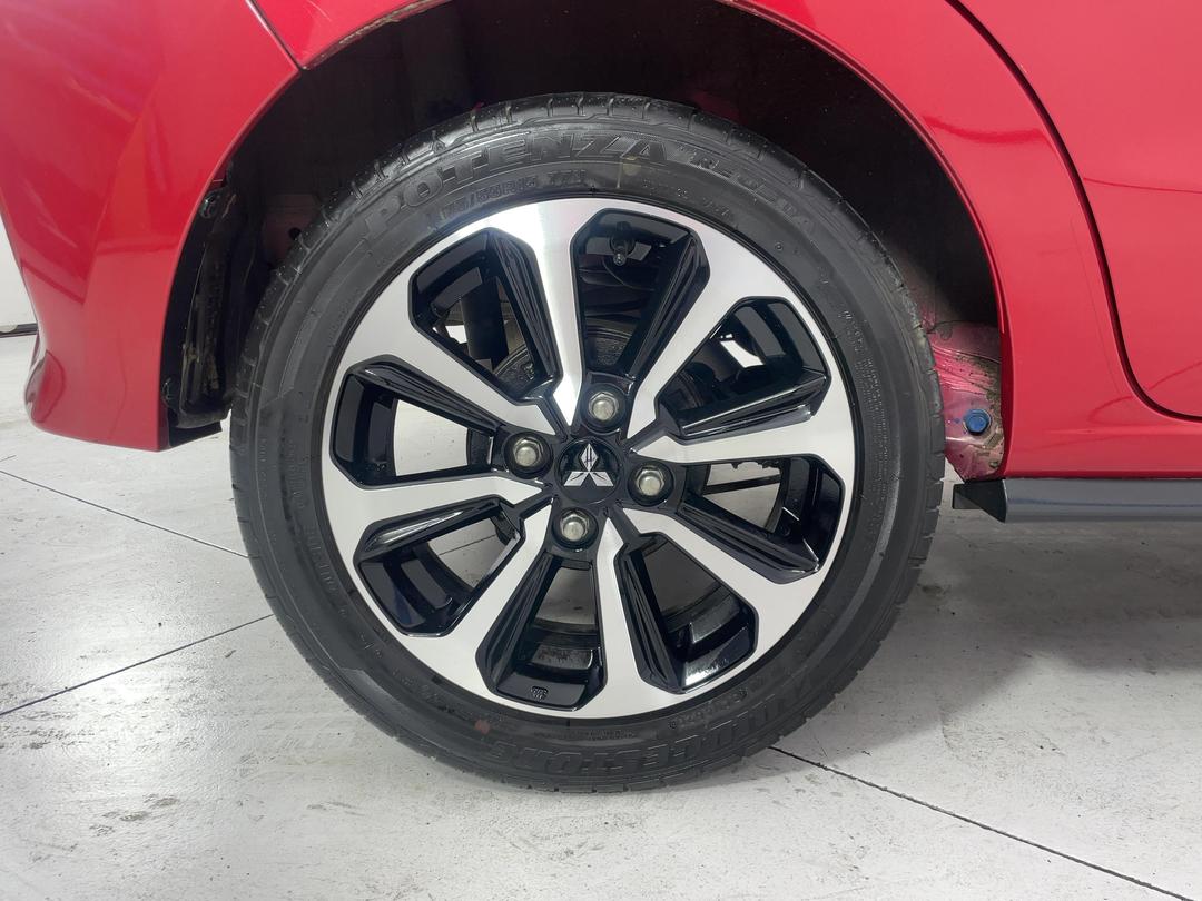 Photo '12' of Mitsubishi Mirage