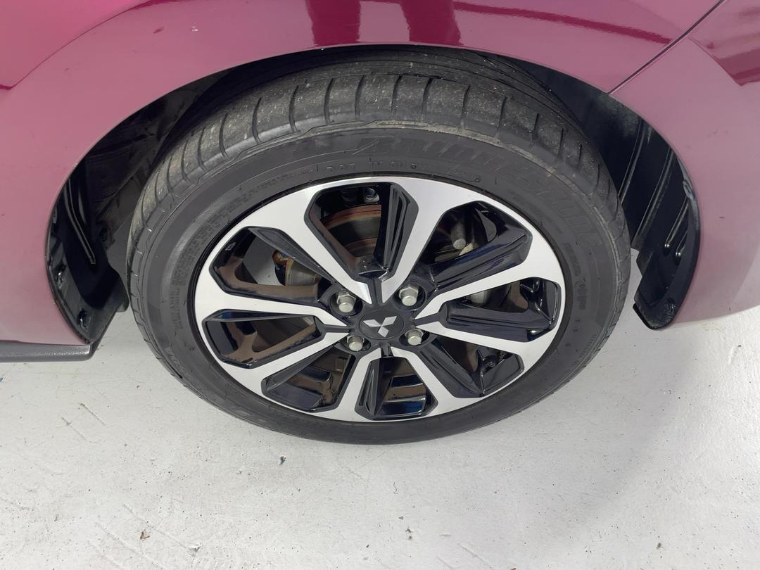 Photo '9' of Mitsubishi Mirage