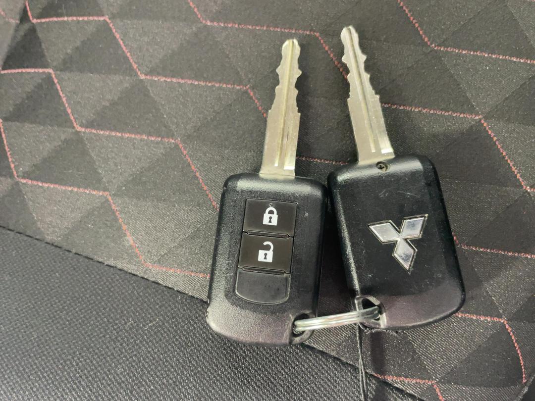 Photo '22' of Mitsubishi Mirage