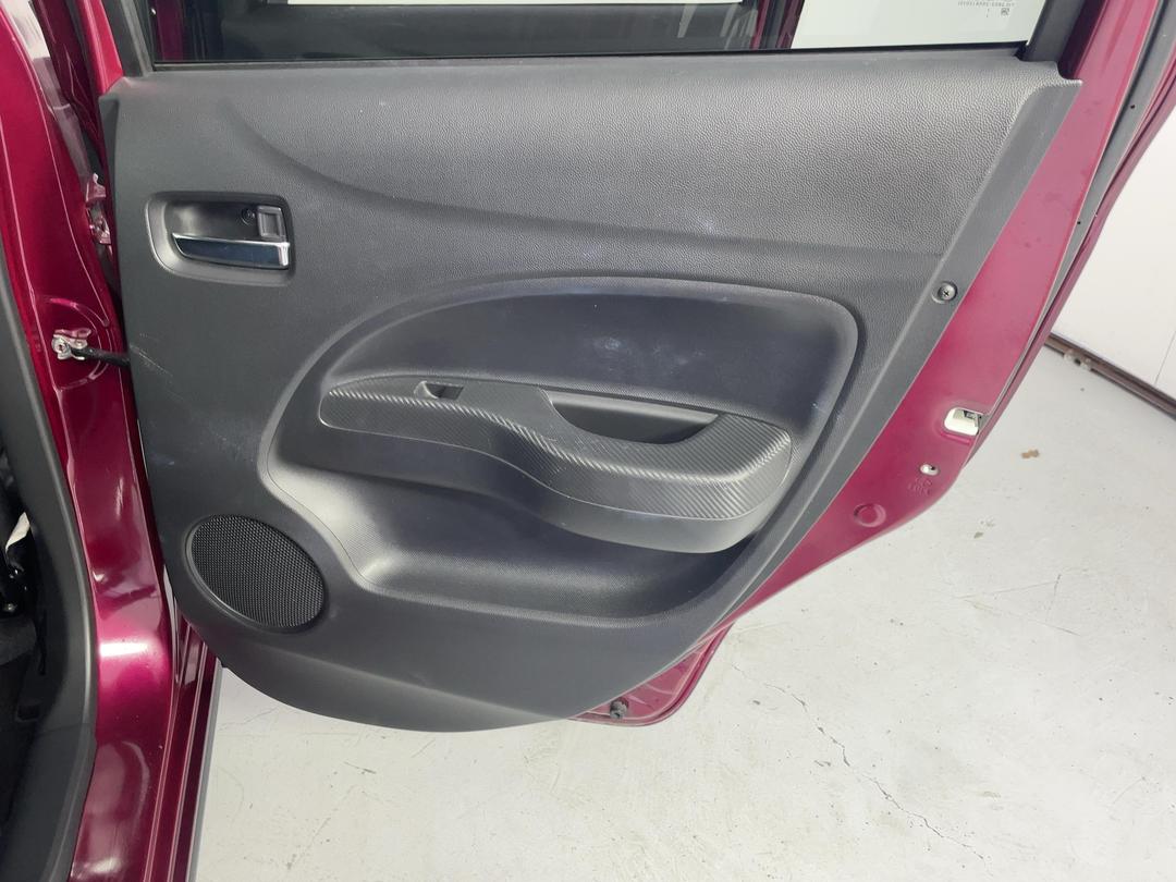 Photo '19' of Mitsubishi Mirage