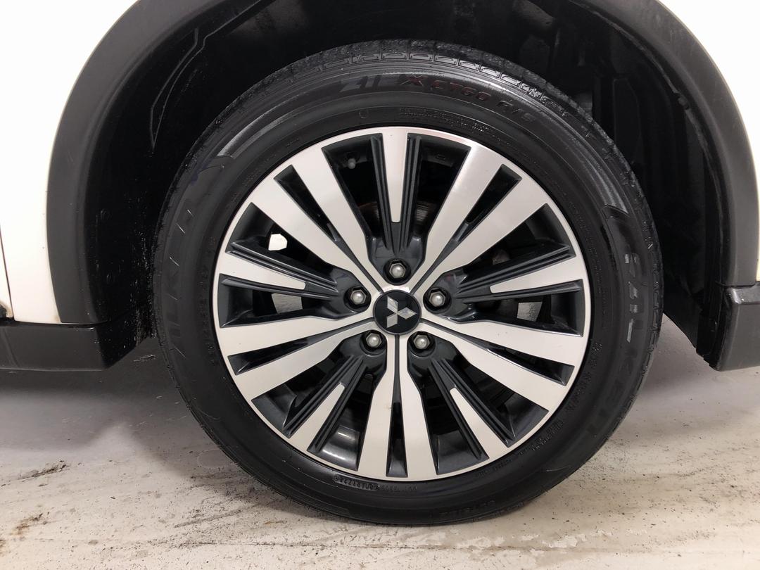 Photo '9' of Mitsubishi Outlander