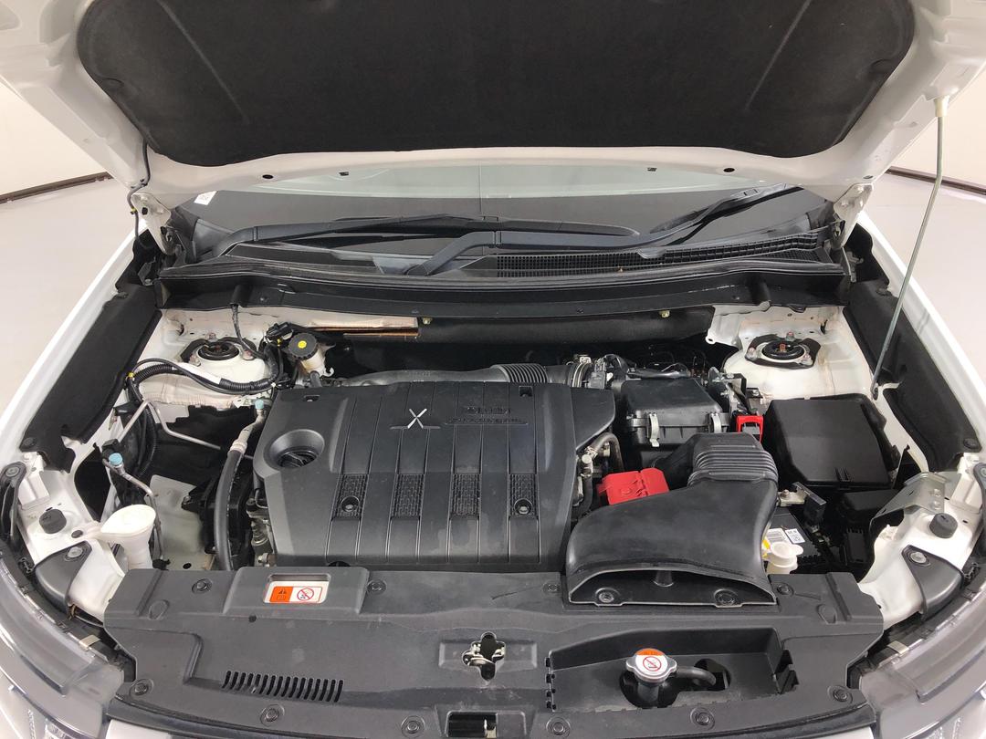 Photo '13' of Mitsubishi Outlander