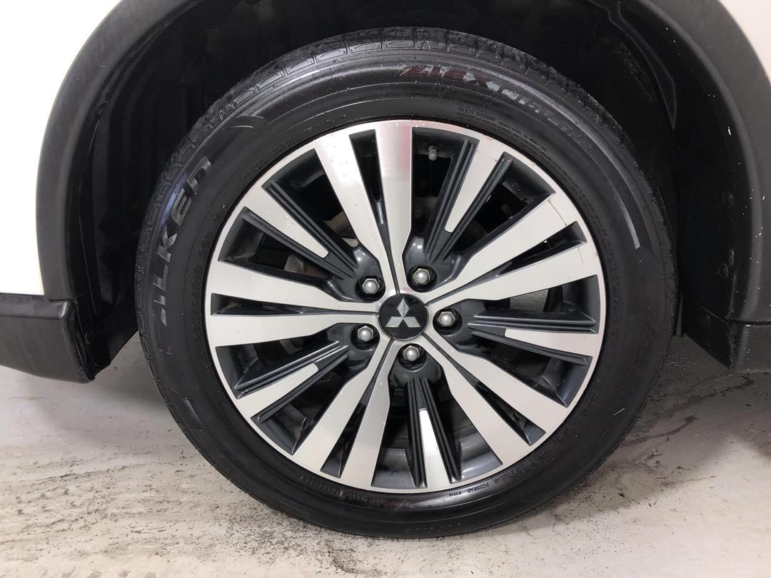 Photo '10' of Mitsubishi Outlander