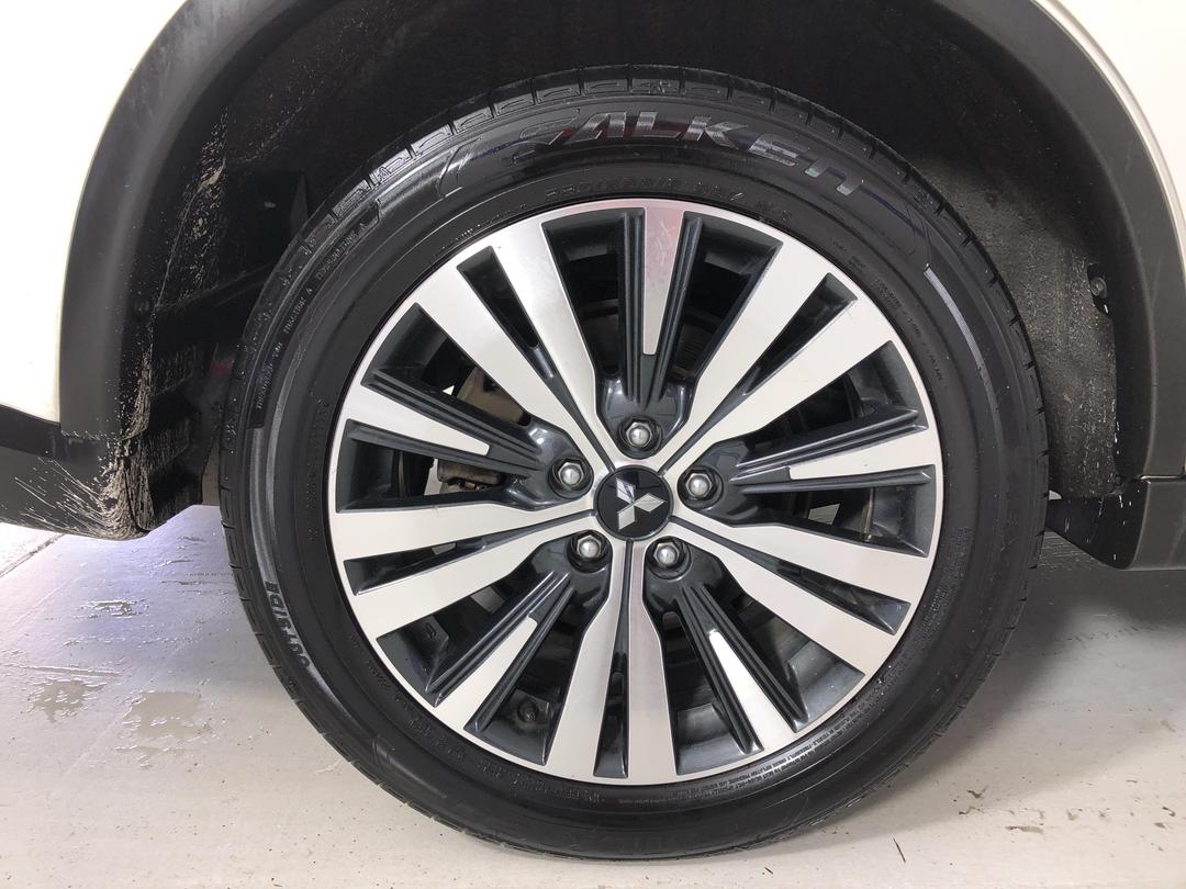 Photo '12' of Mitsubishi Outlander