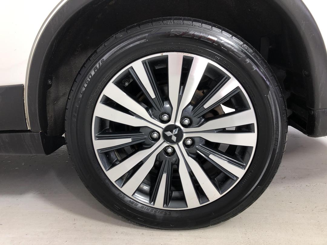 Photo '11' of Mitsubishi Outlander