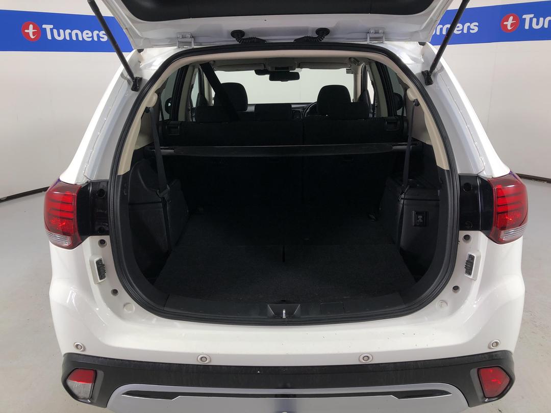 Photo '14' of Mitsubishi Outlander