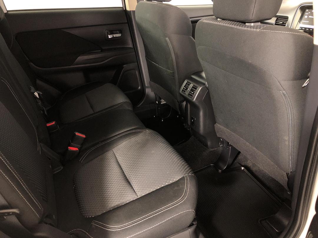 Photo '20' of Mitsubishi Outlander