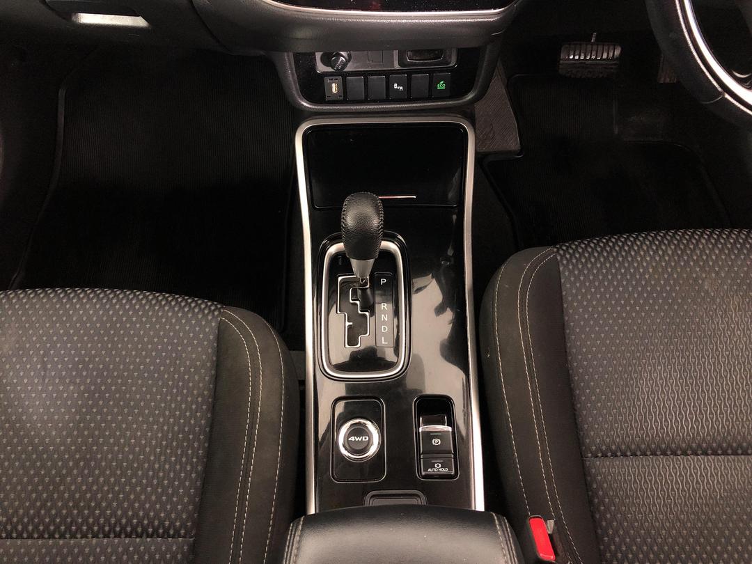 Photo '18' of Mitsubishi Outlander