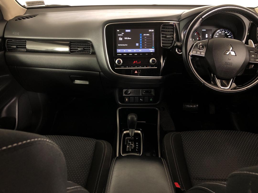 Photo '17' of Mitsubishi Outlander