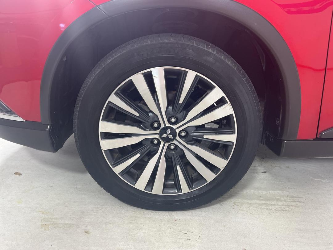 Photo '10' of Mitsubishi Outlander