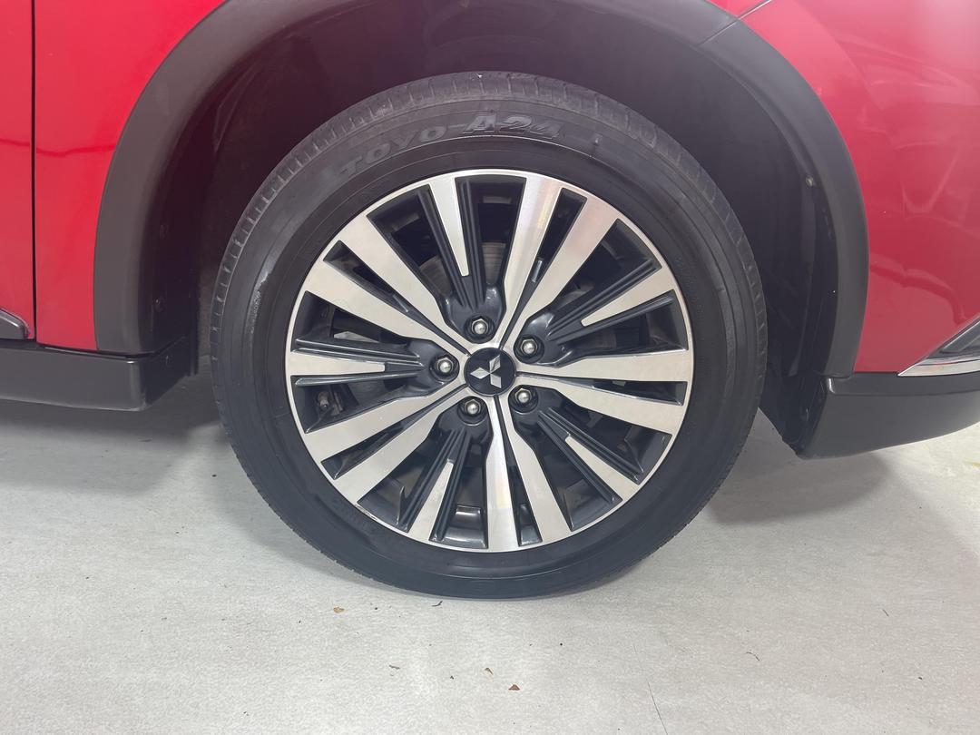 Photo '9' of Mitsubishi Outlander