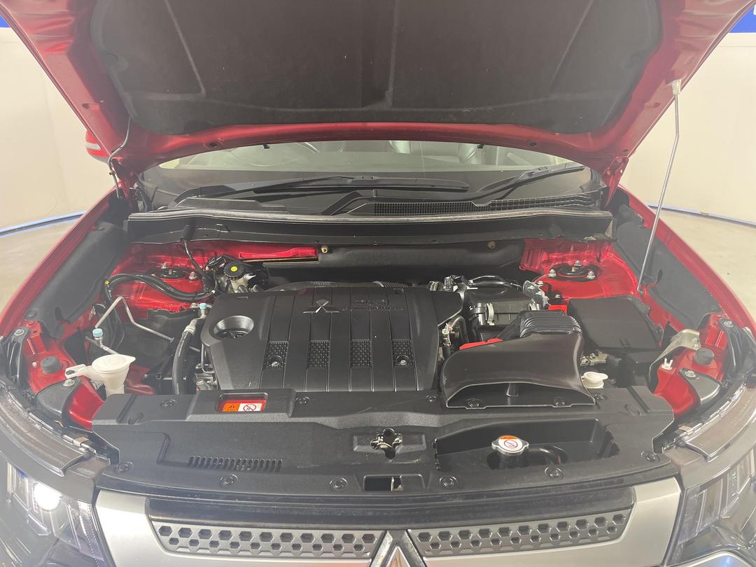 Photo '13' of Mitsubishi Outlander