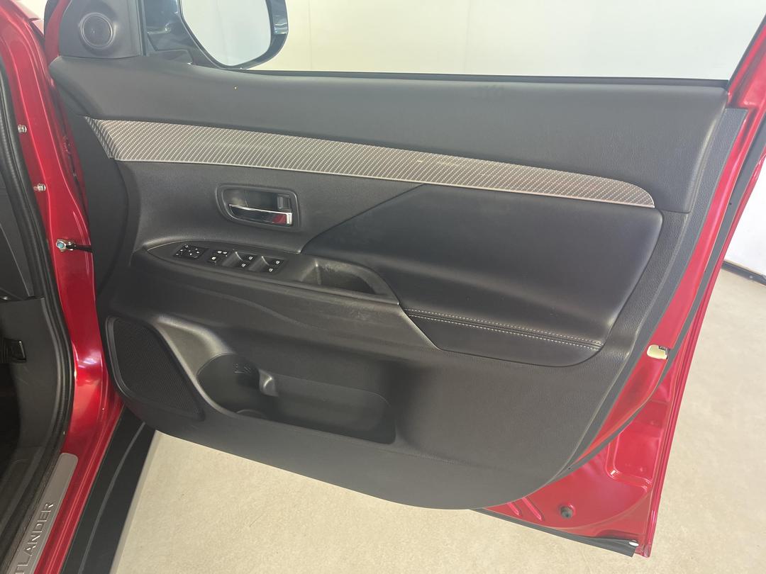 Photo '15' of Mitsubishi Outlander