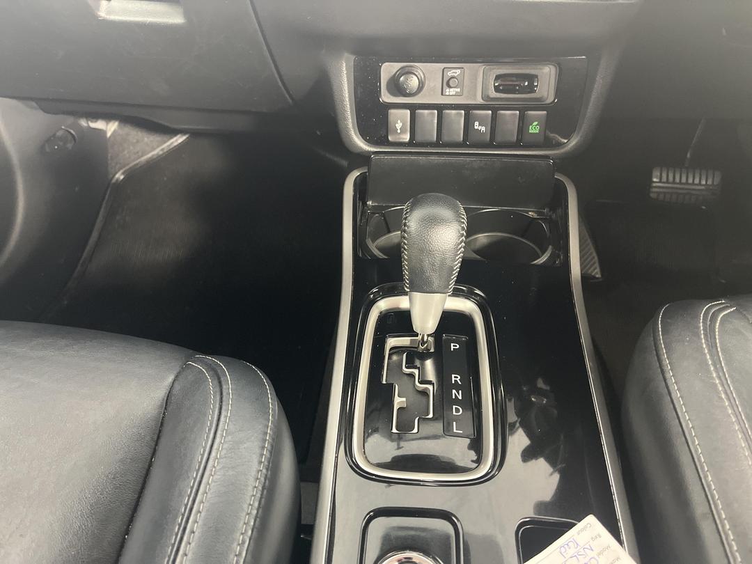 Photo '18' of Mitsubishi Outlander