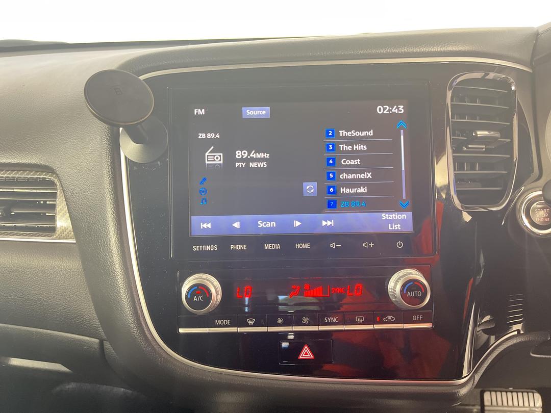 Photo '32' of Mitsubishi Outlander